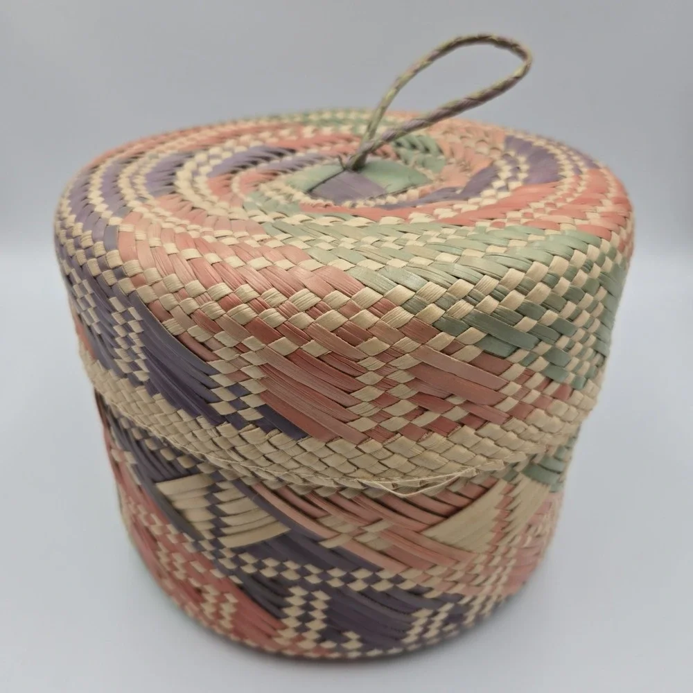 Vtg Handwoven Bright Multi Color Pitcairn Island Basket‎ W/ Lid Round 7x8 Inch